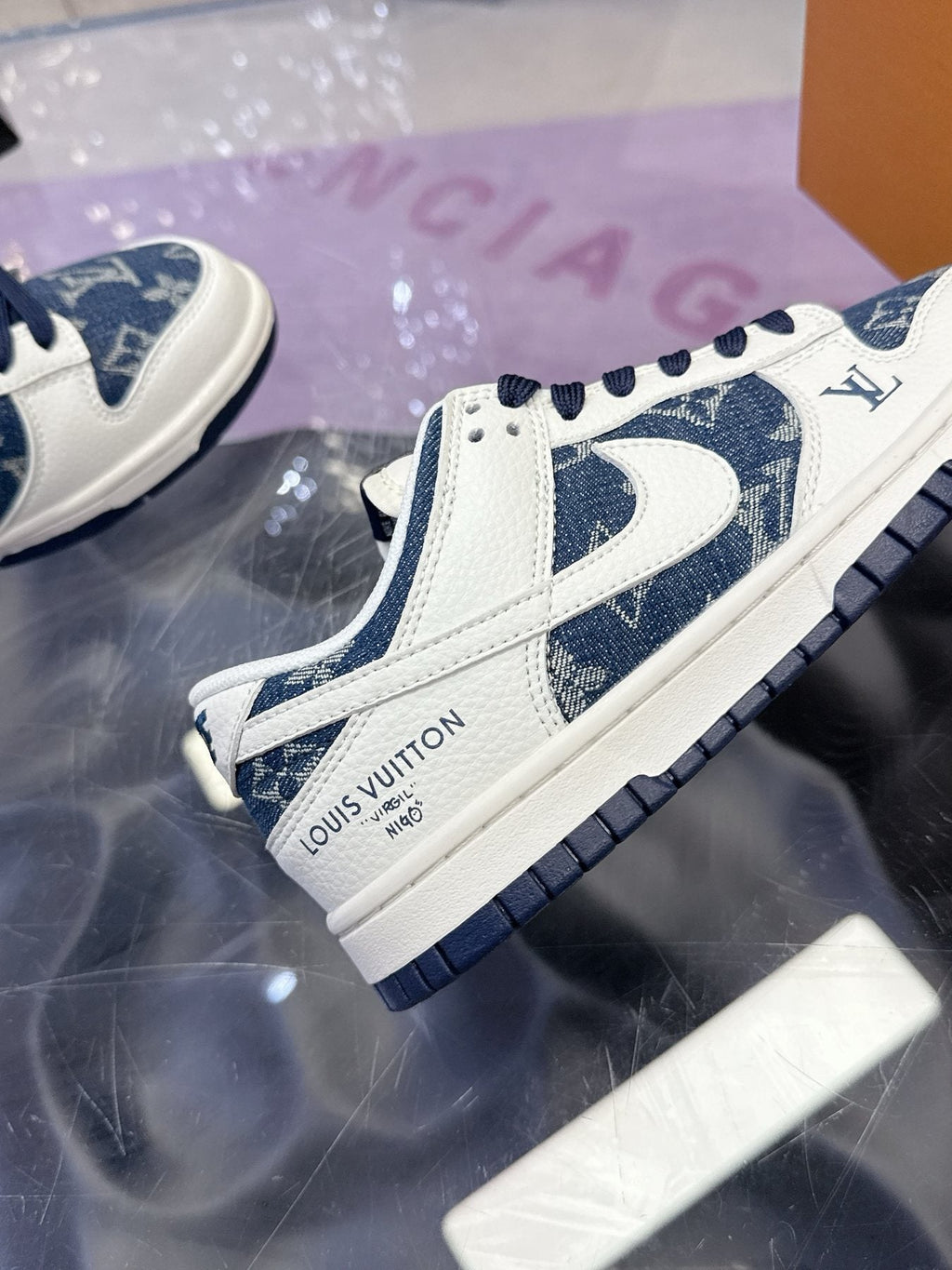 Nike Pattern Low-Top Sneakers